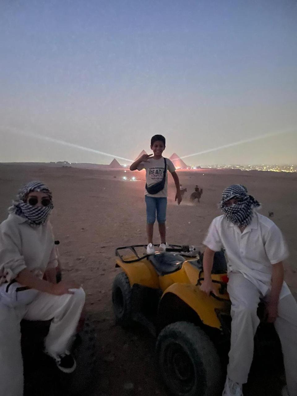 לינה וארוחת בוקר Kafret el-Gabal Jana Pyramids View In 3 מראה חיצוני תמונה