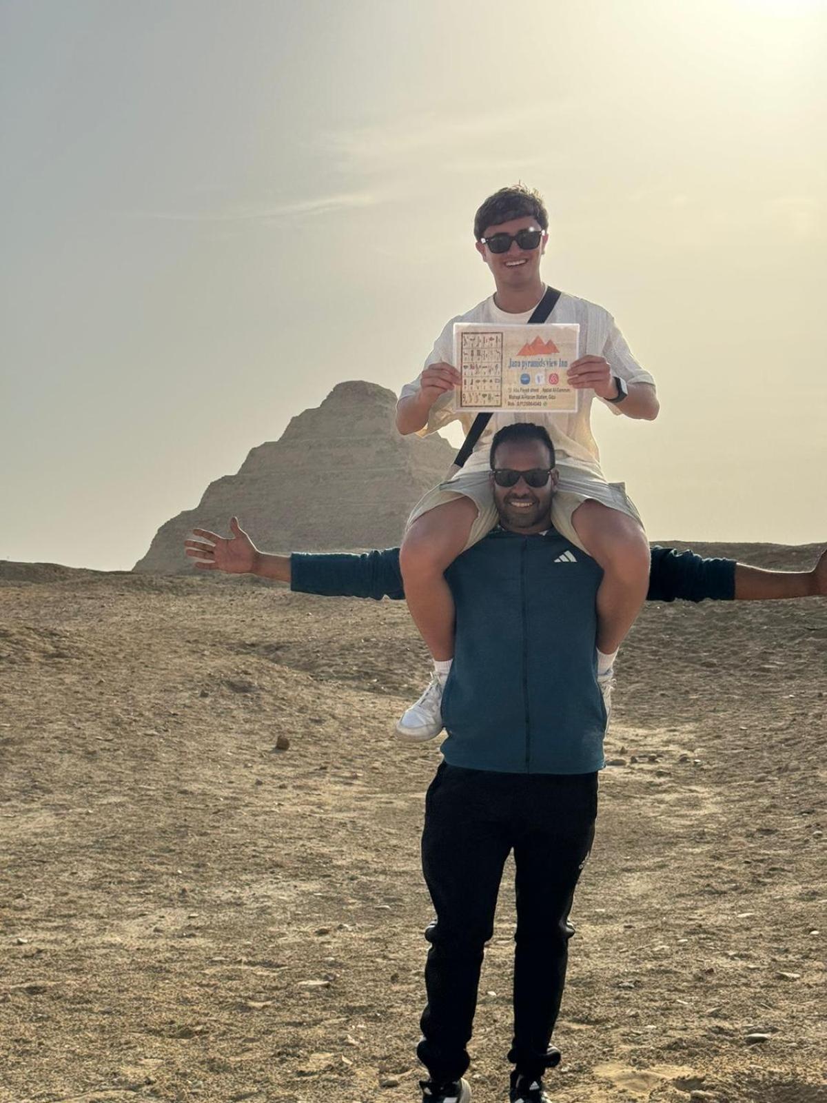 לינה וארוחת בוקר Kafret el-Gabal Jana Pyramids View In 3 מראה חיצוני תמונה