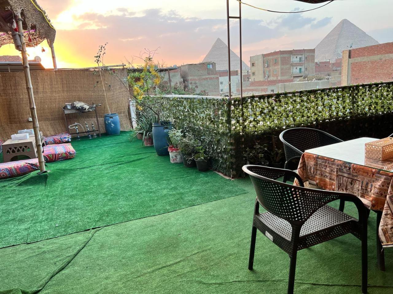 לינה וארוחת בוקר Kafret el-Gabal Jana Pyramids View In 3 מראה חיצוני תמונה